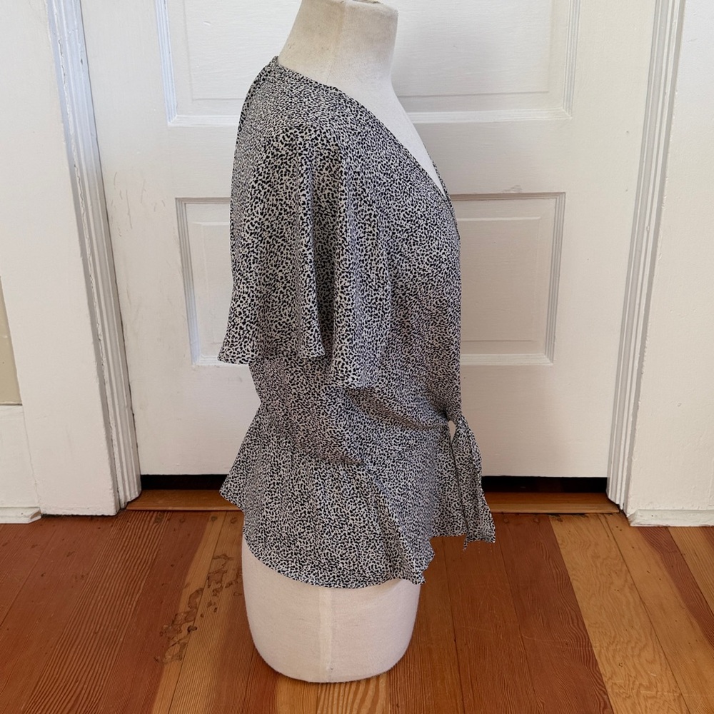 Sienna‎ Sky Tie Front Peplum Top Small - Picture 2 of 5